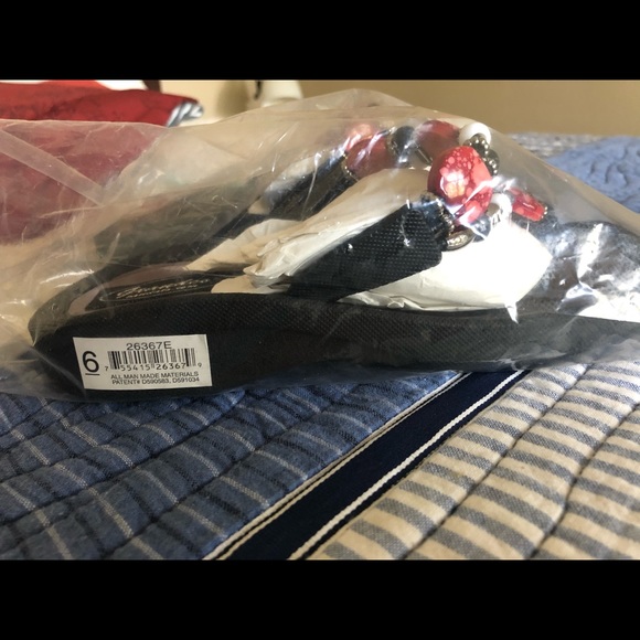 COPY - NWT GrandCo Red Granite stone beaded thong sandals - Picture 3 of 9